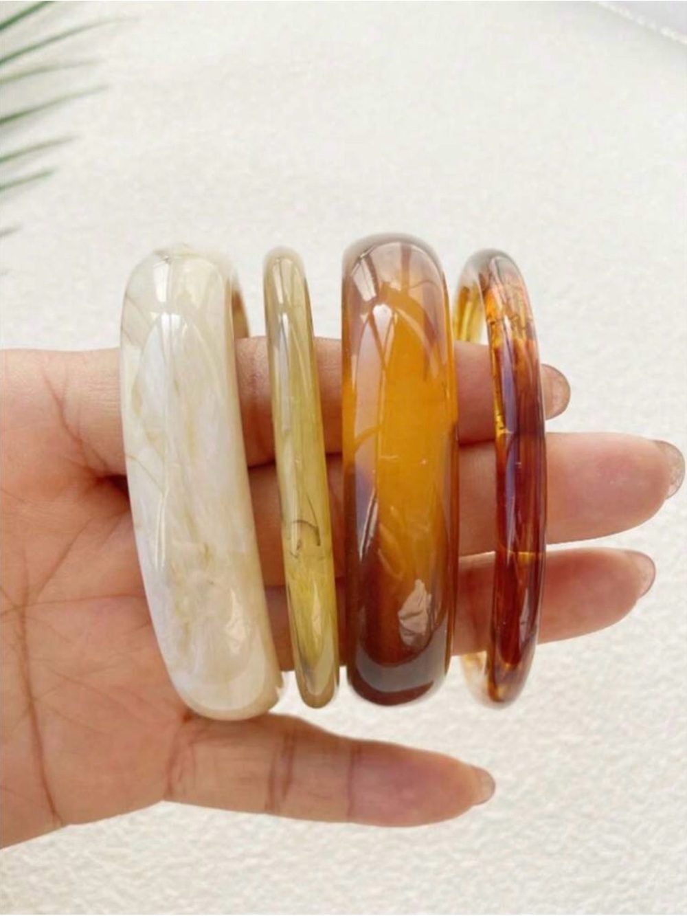 Neutral Toned Resin Bangle Set - Cream, Amber, Honey, Brown